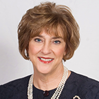 headshot Dr. Pam Quinn
