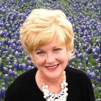 headshot Dr. Ruth McAdams
